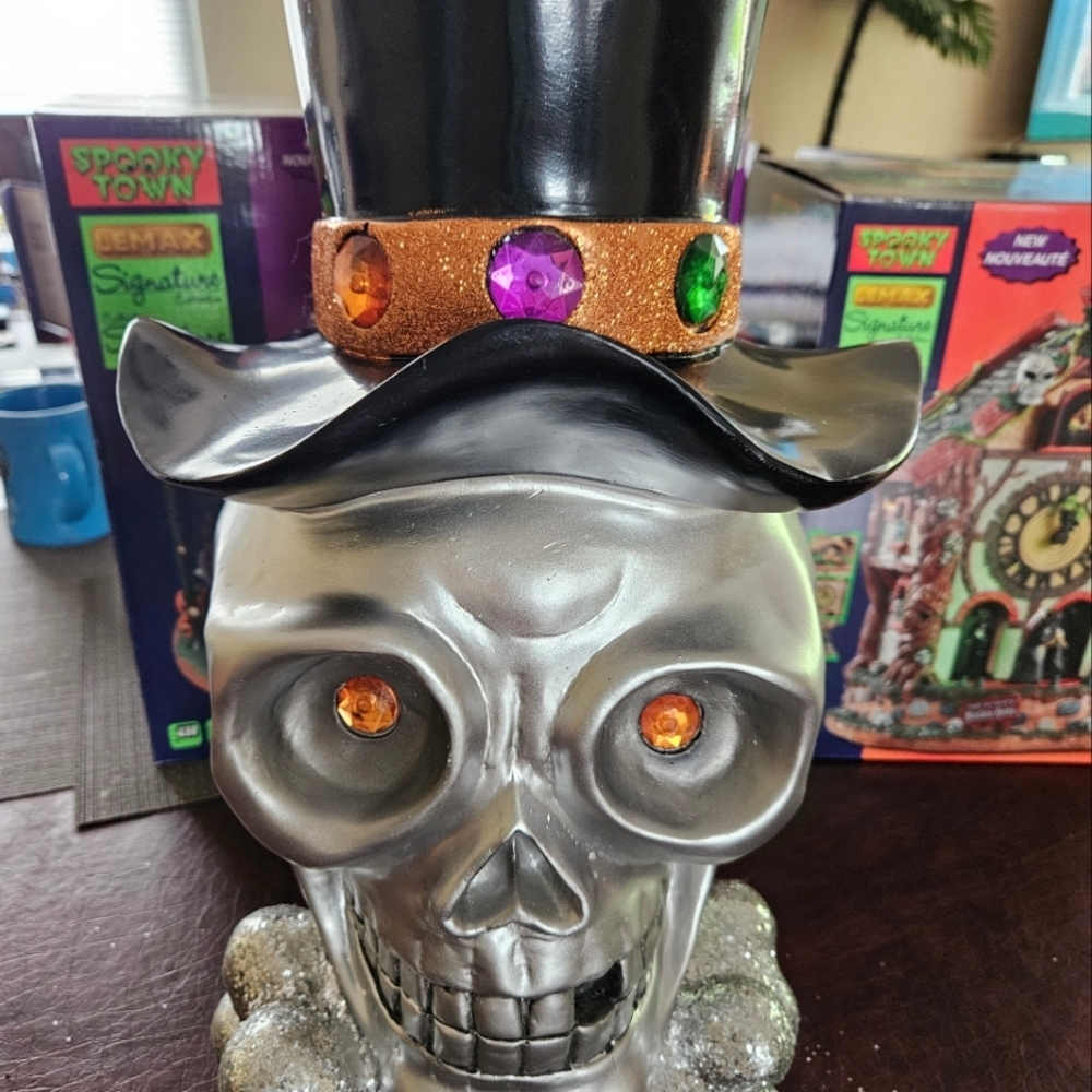 QVC Skeleton Head With Top Hat - Picture 2 of 4